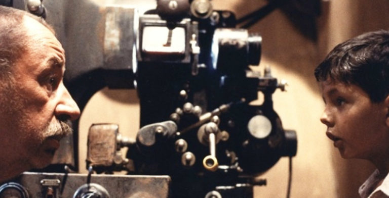 UM VELHO CINEMA E SUAS LIÇÕES
