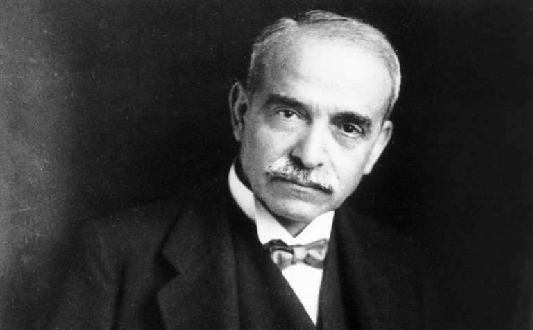 Edusp publica estudo sobre os fragmentos de Aby Warburg